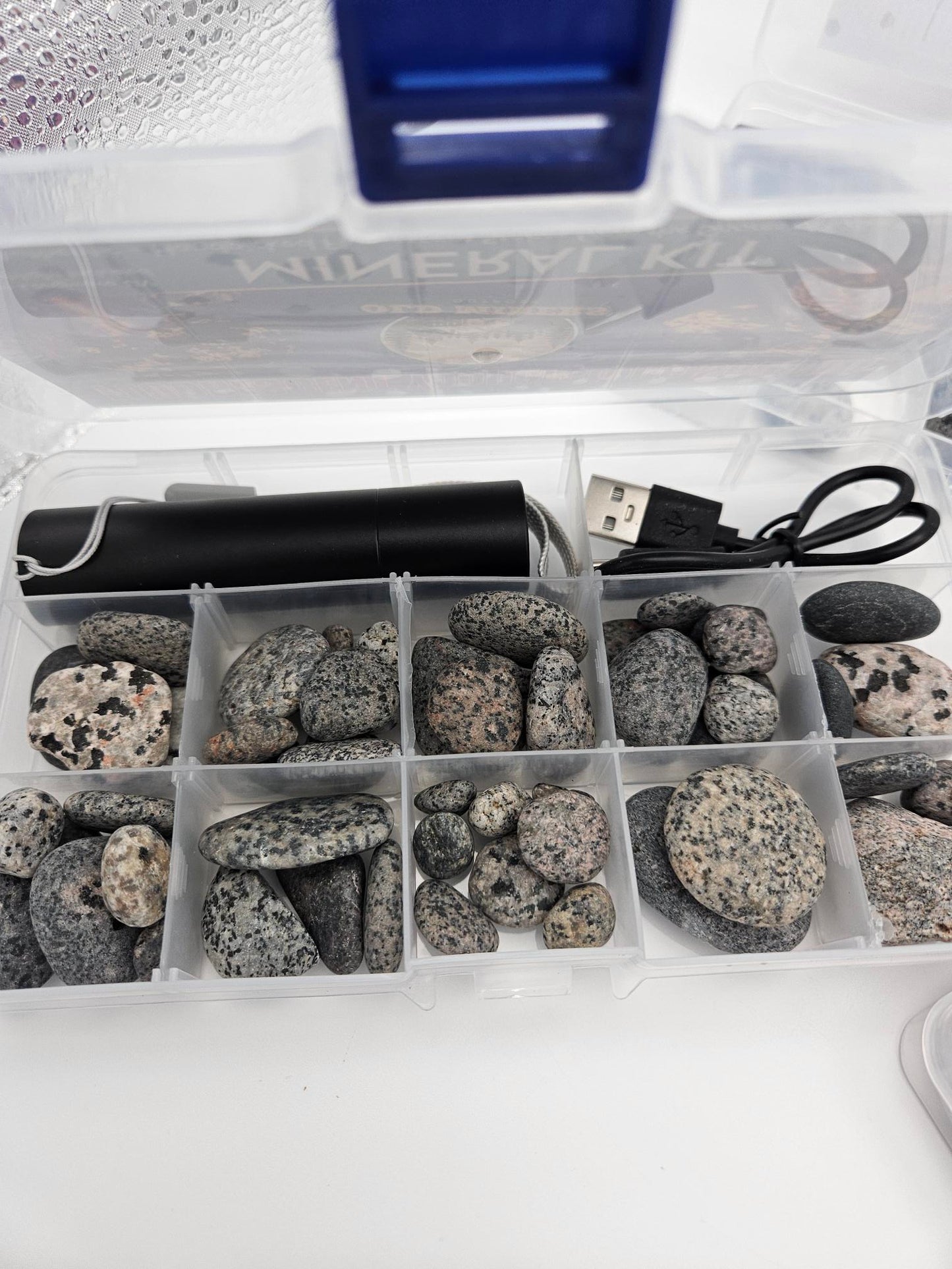 Fluorescent Yooperstone Sodalite Mineral Kit