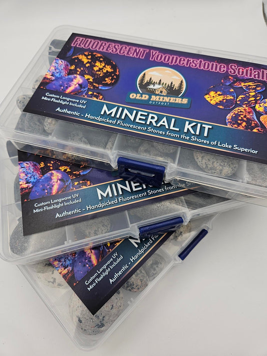 Fluorescent Yooperstone Sodalite Mineral Kit